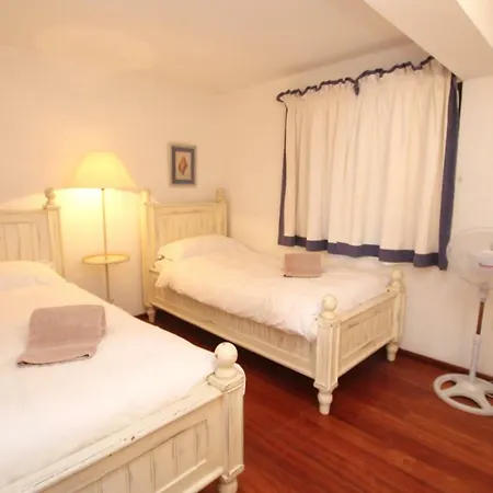 Marina Gardens Apartment *